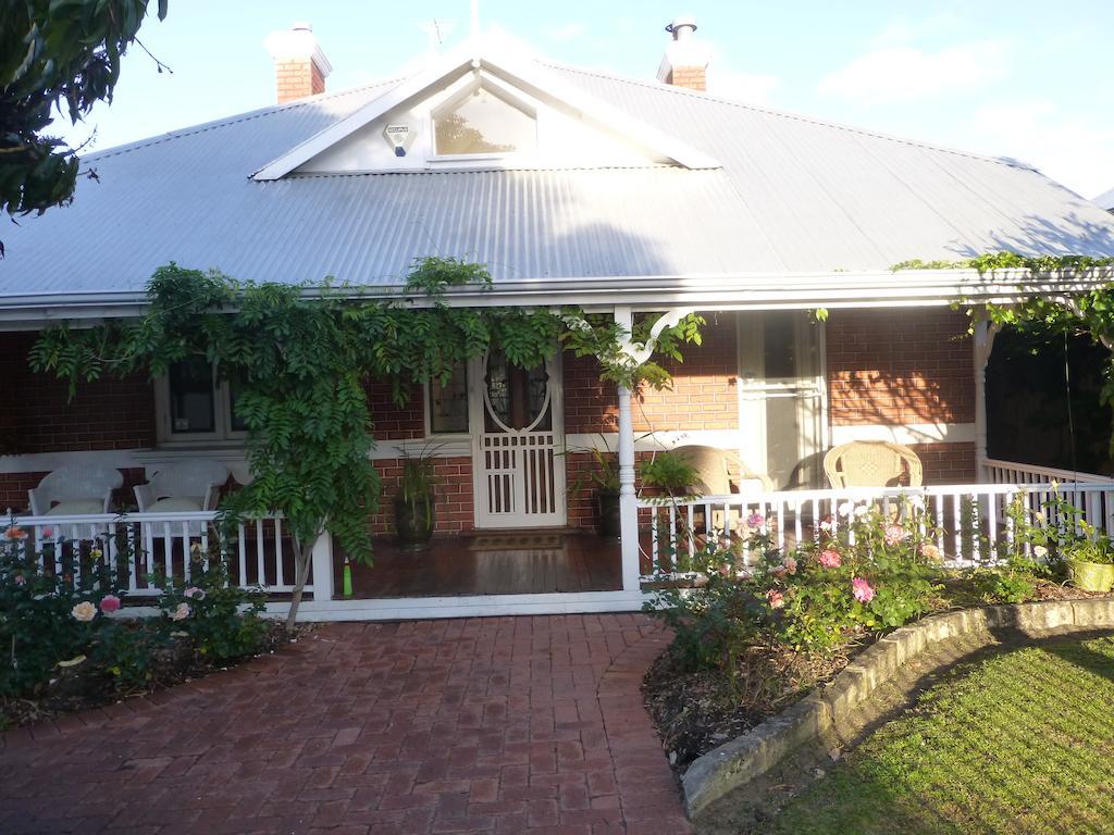 Lakeside Bed & Breakfast Perth Exteriör bild